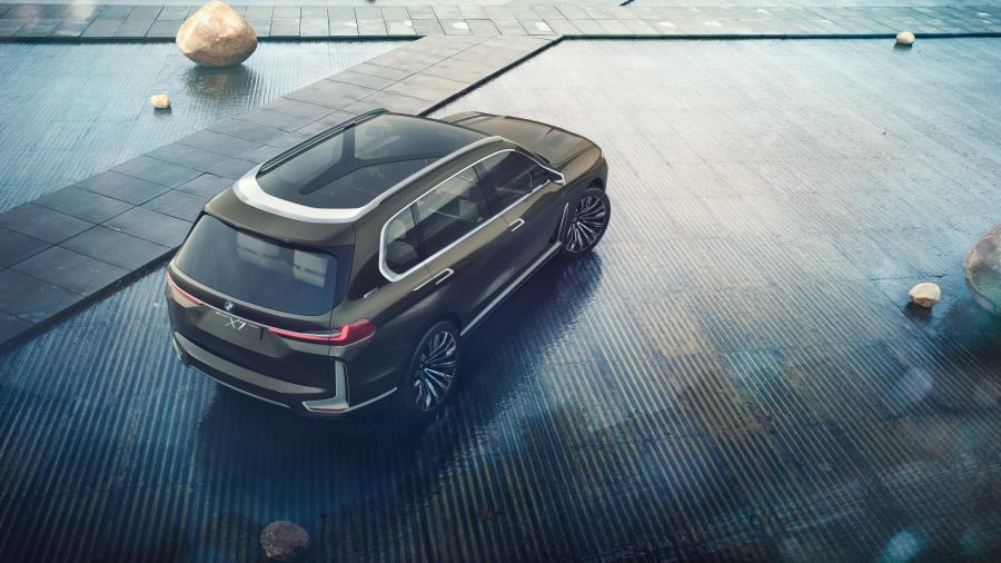  BMW Concept X7 iPerformance 2017 года  (фото 3 из 40)